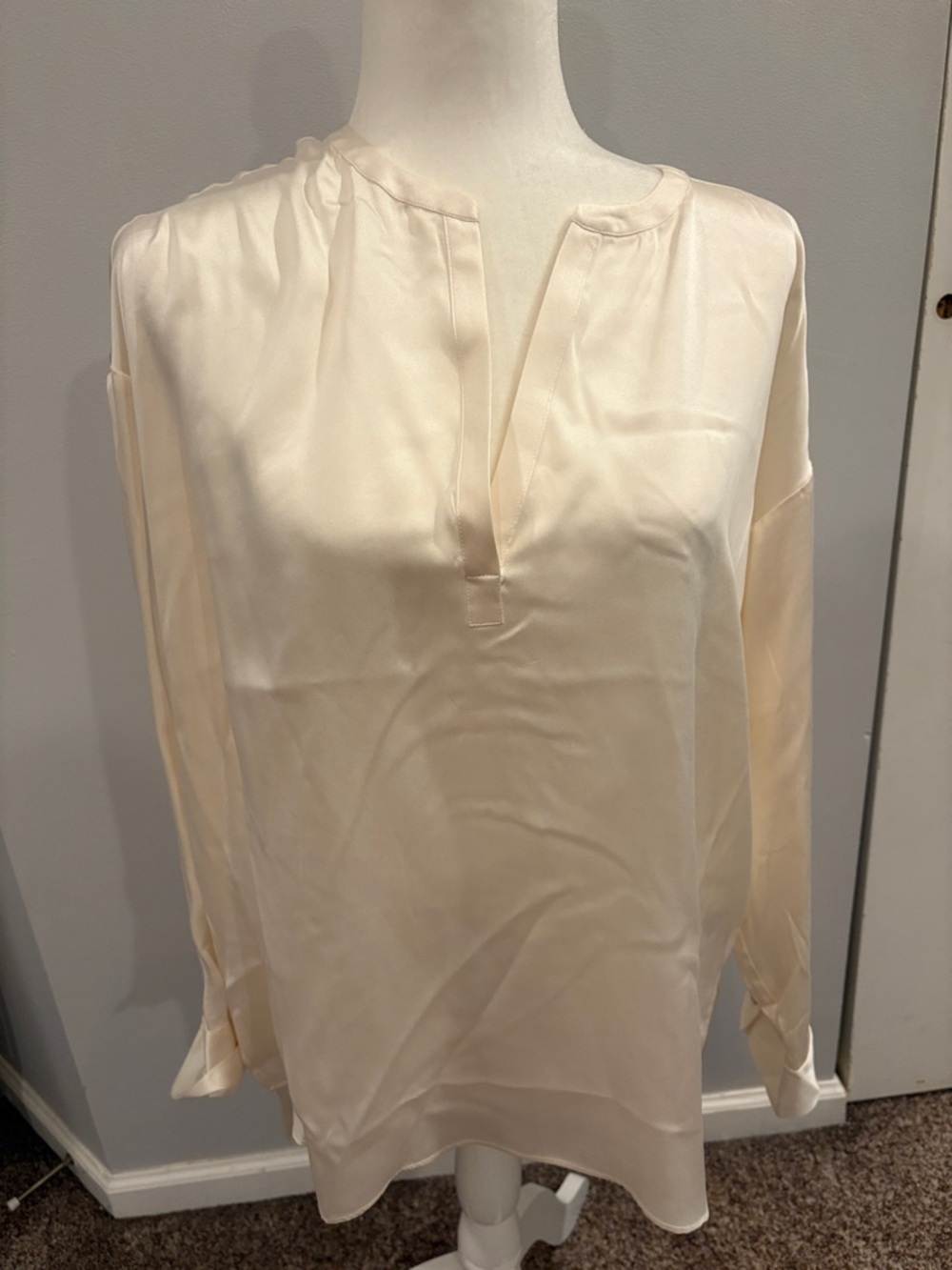 Beautiful! Silk Joie Blouse Cream color Large
